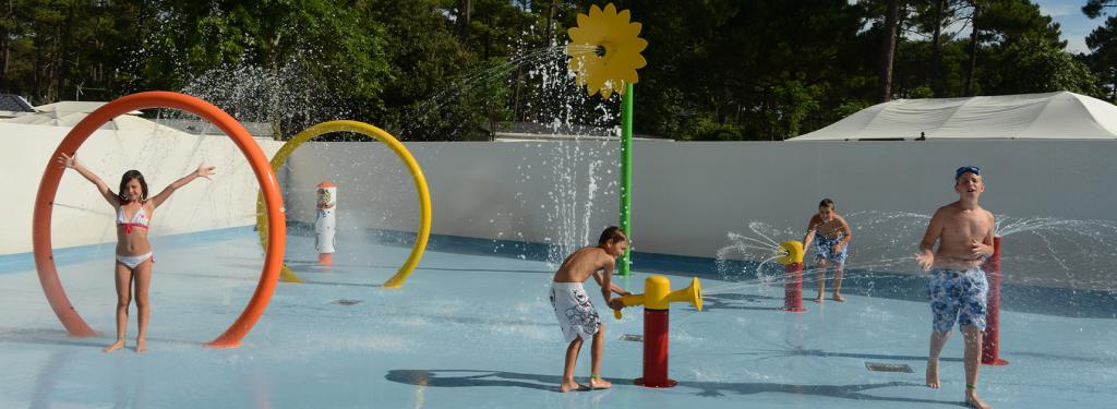 Jeux d'eau au camping Les Embruns