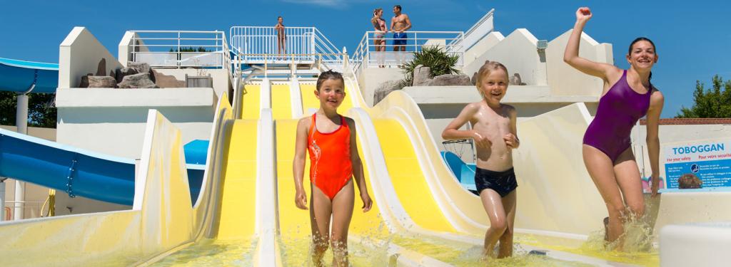 Toboggans à la piscine extérieure du Bois Masson