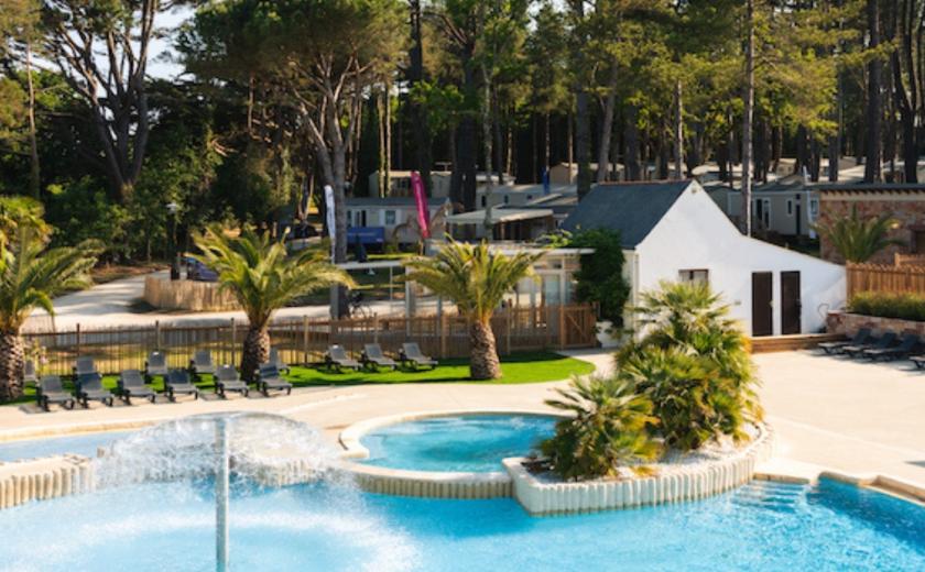 Bois de Bayadene pool camping france